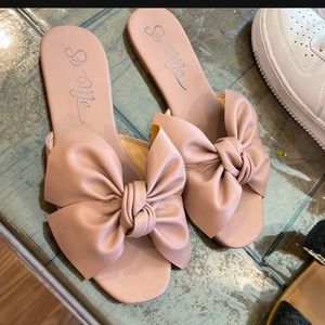 Size 10women sandals never worn true to size